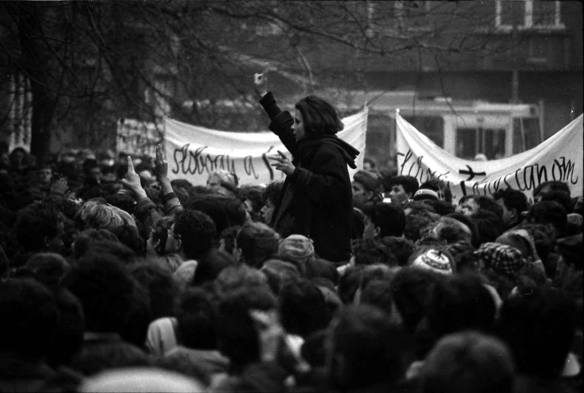 Ján Lörincz, Demonštrácia pred Justičným palácom. 1989. Súkromný majetok